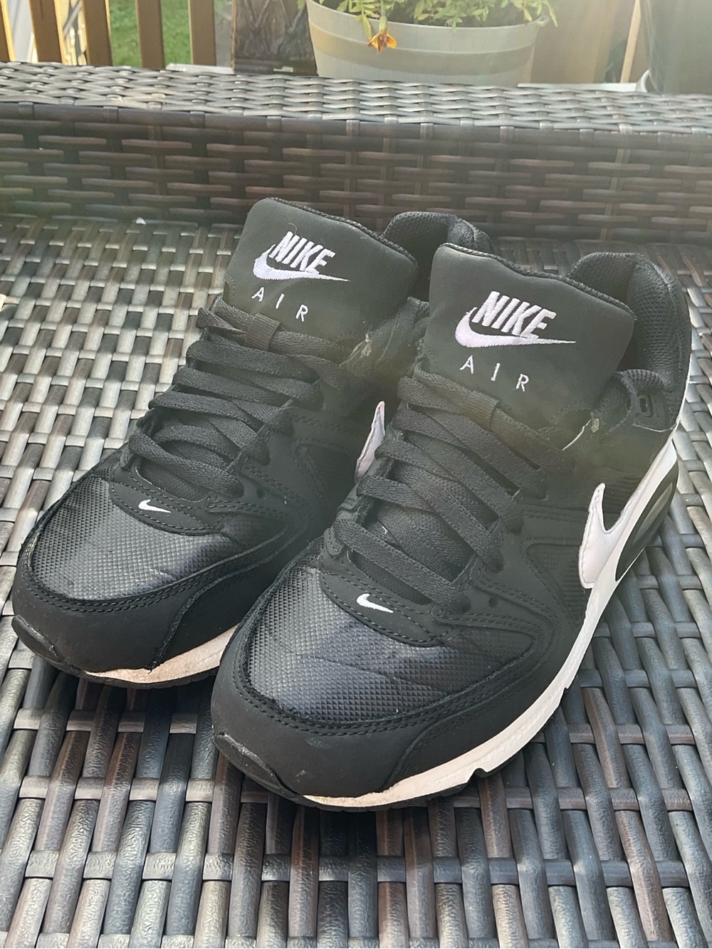 Nike Air Max Command. Black/White. In Excellent Condition. Women’s 8.5.